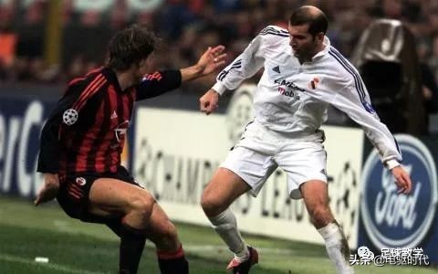 足球转身踢球训练方法,足球拉球转身过人教学