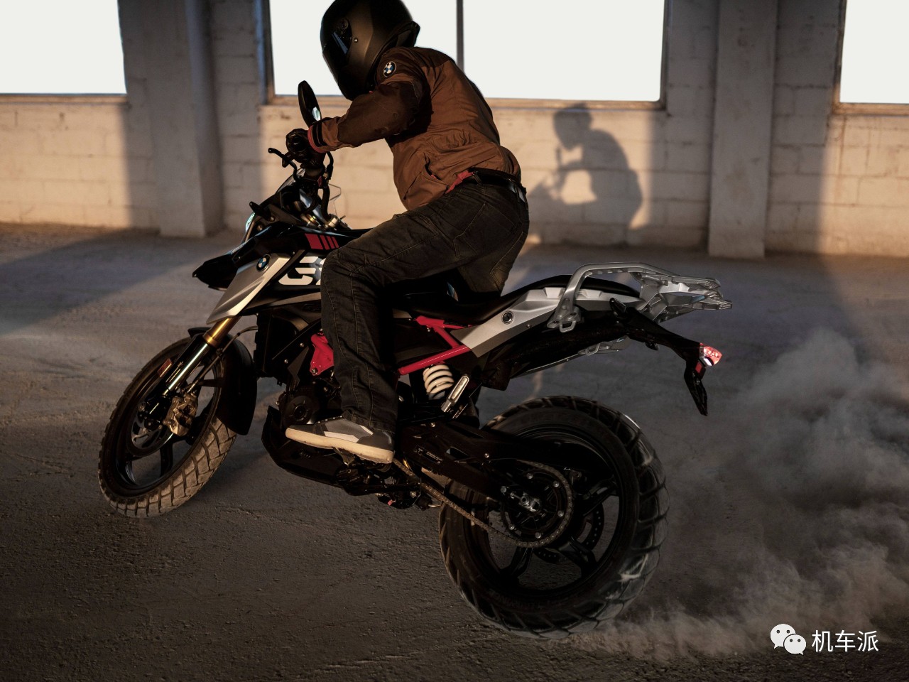 宝马2021款g310r舒适版,宝马g310gs漫画图