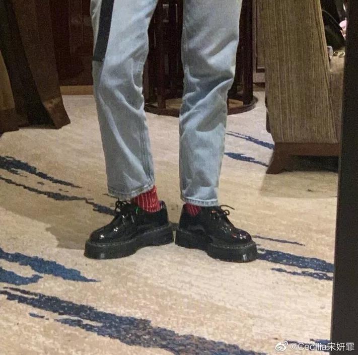 一双靴子竟然可以这么百搭,一双靴子有1kg吗