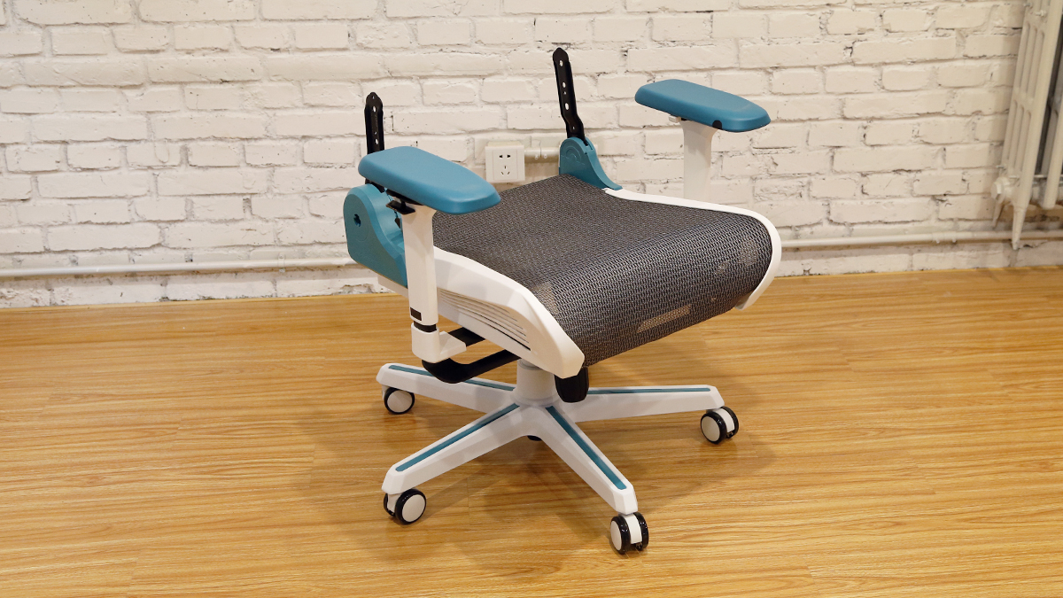 车顶太滑,不如找把好椅子坐着维权