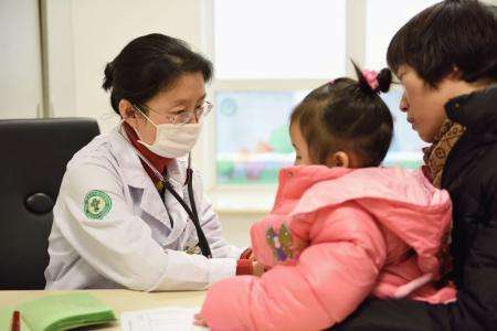 3岁女儿来月经，妈妈带女儿检查，“凶手”家家都有，一定保护好