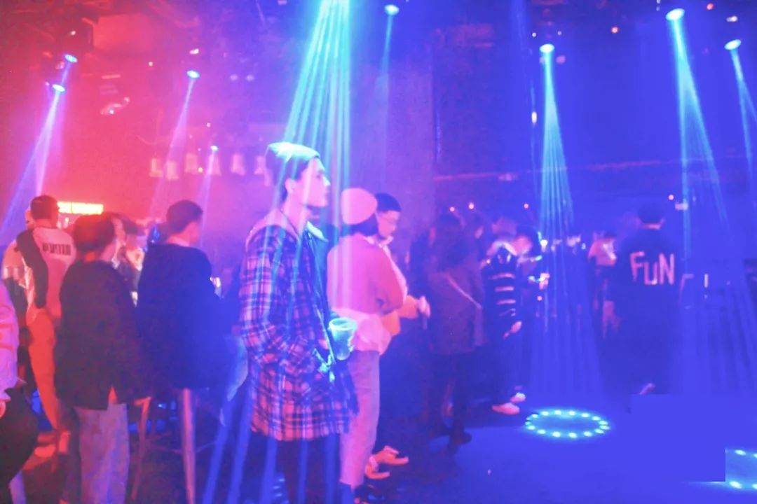 成都酒吧喝酒蹦迪指南,成都酒吧喝酒指南