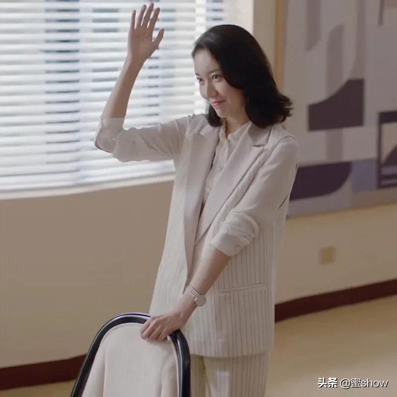 气质穿搭职场简约,陈数职场穿衣搭配