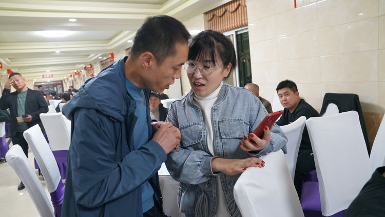 雷帝国际彩砂施工视频,雷帝国际瓷砖辅料