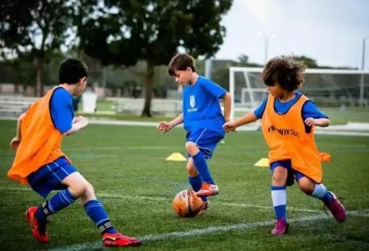 喜欢足球的初中生该怎么发展,青少年是中国足球的未来