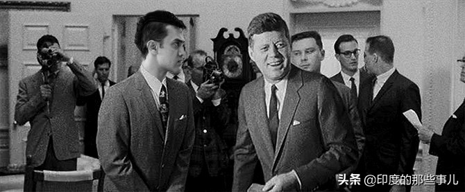 阿米尔汗演阿甘正传视频,出演阿甘正传时汤姆汉克斯多大