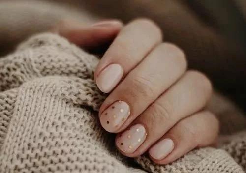 指甲月牙白少说明了什么,指甲月牙白内凹陷是病吗