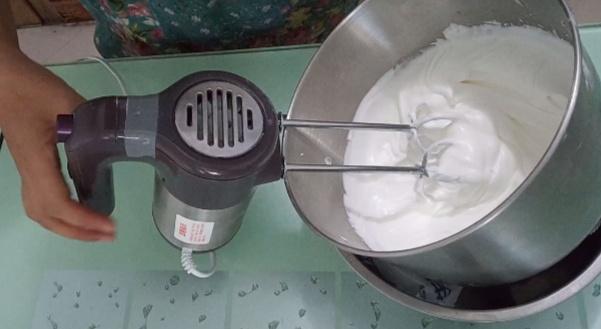 夏天如何打发奶油更稳定不化,夏天怎样使打发的淡奶油不化