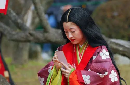 紫式部把后宫淫史写成日本红楼梦，日记却很清纯，坦言最爱白居易