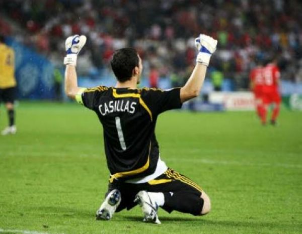 伯纳乌守护神—卡西利亚斯25年皇马生涯因队友误伤而结束