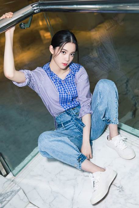 欧阳娜娜匡威造型,匡威欧阳娜娜黑色亮片鞋