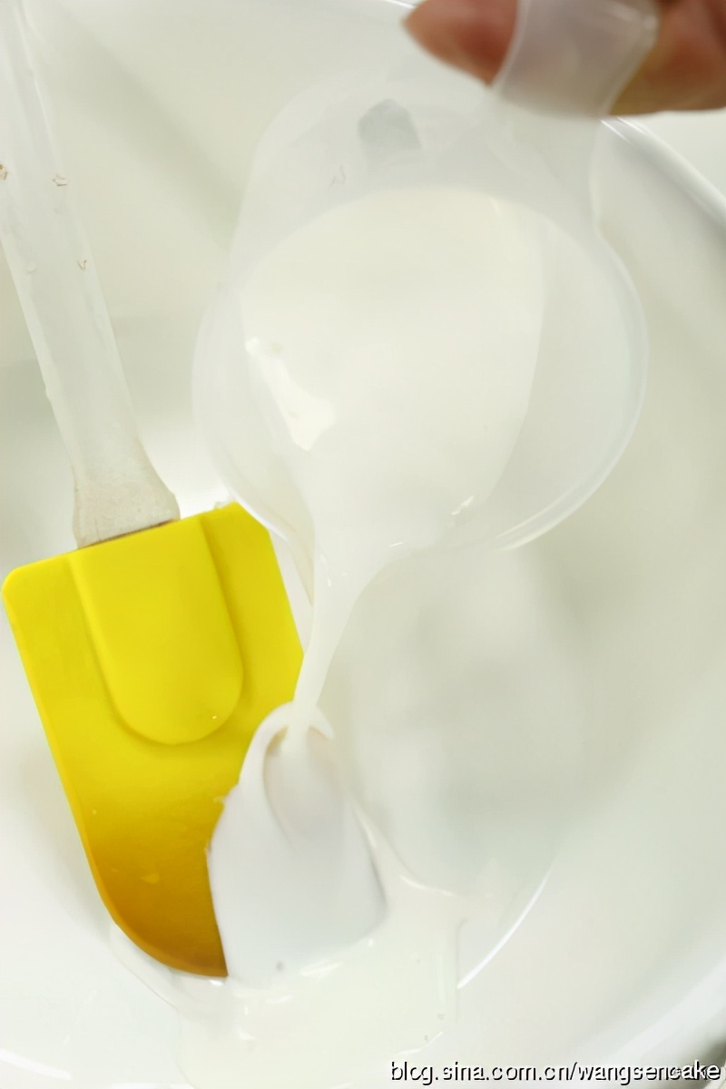 想要做一个简单的蛋糕,想要简单又好吃的蛋糕怎么做