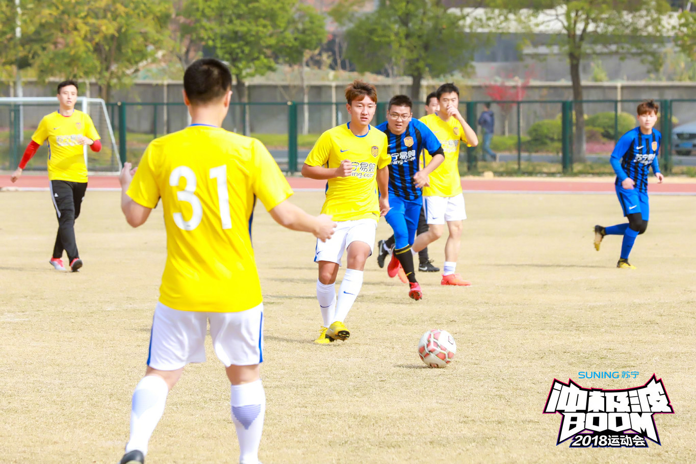 和职业球员一起打球是什么感觉,跟球员踢球