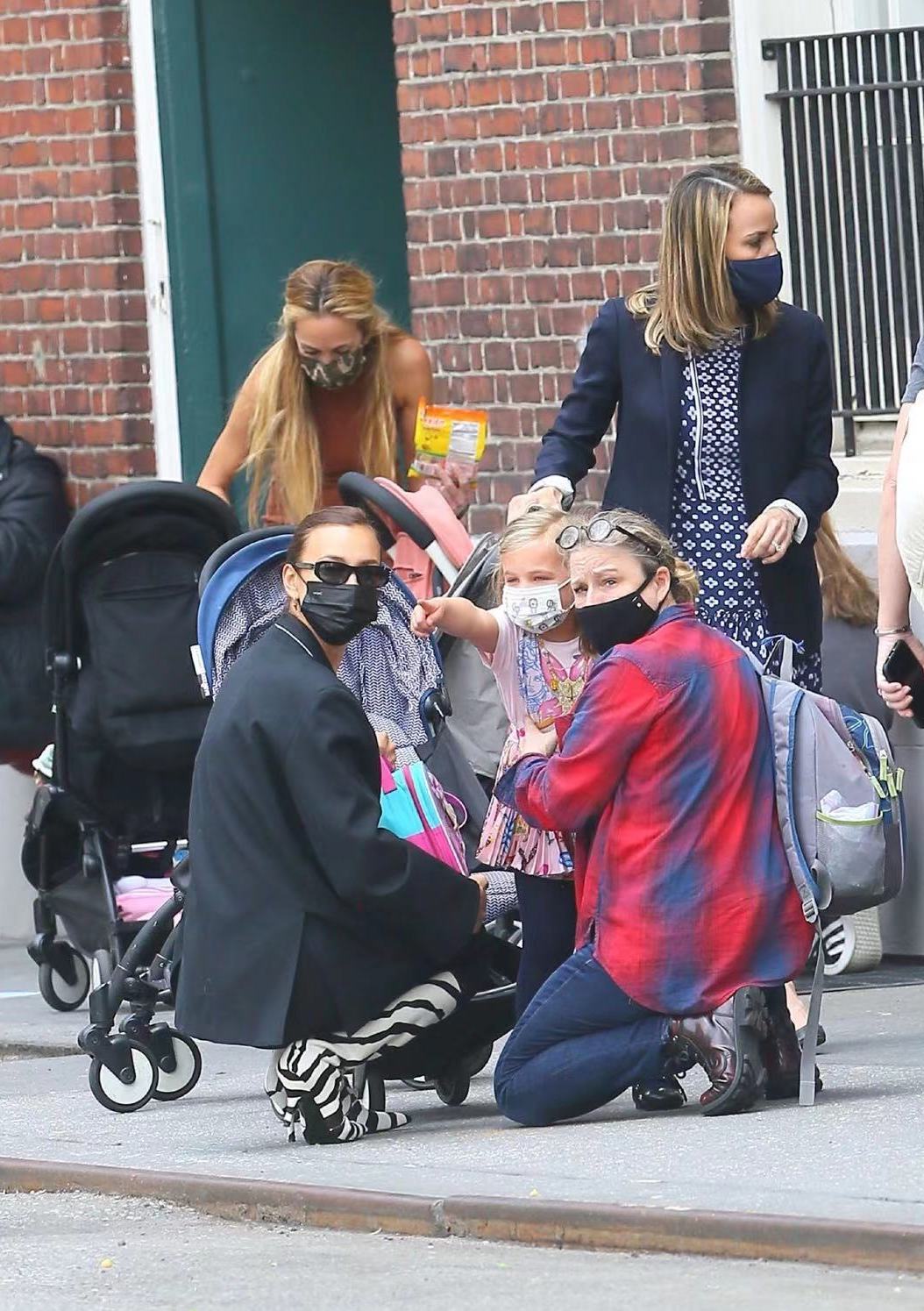 伊莲娜走秀穿搭,超模伊莲娜惊艳美图