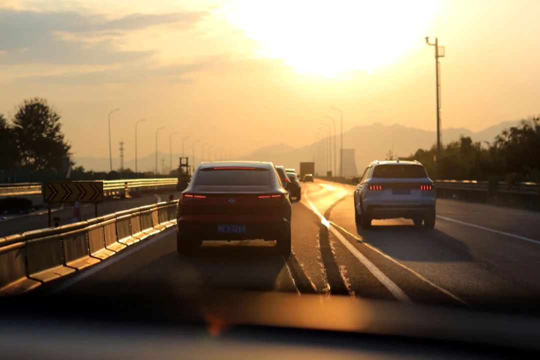 特斯拉model3没电了应急方法,特斯拉完全没电了怎么解锁充电口