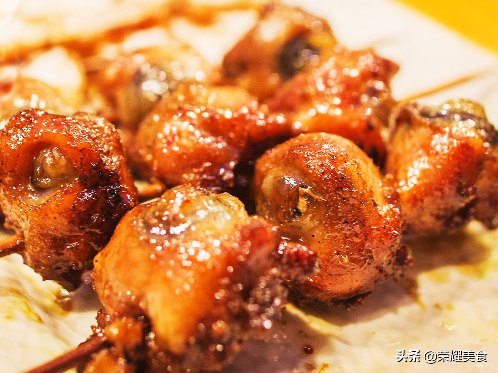 烤猪眼睛的正确吃法,烤猪眼最正宗的做法