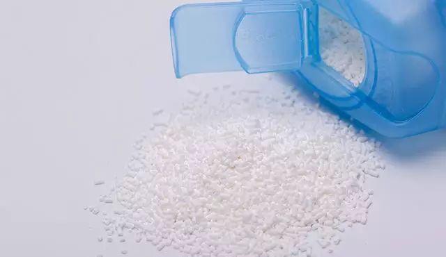 衣服泡了一晚发黄简单处理方法,白衣服泡了一夜发黄了怎么办