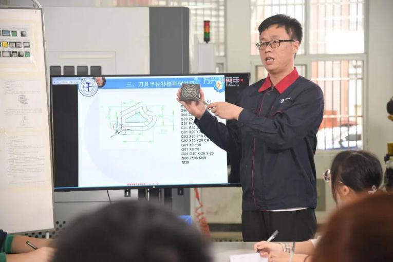 武汉博士身患脑瘤,坚持在病房做研究,成果打破国外垄断,如今获全国表彰!