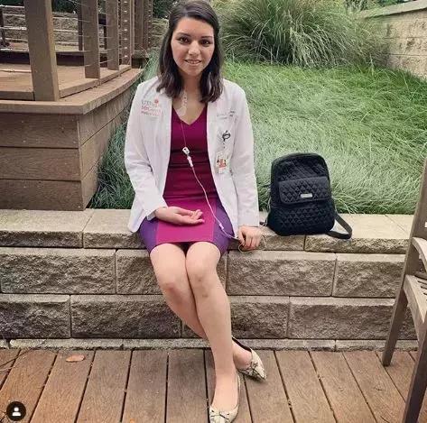 全身瘫痪，经历10次手术后康复，她就这样一步一步实现了医生梦