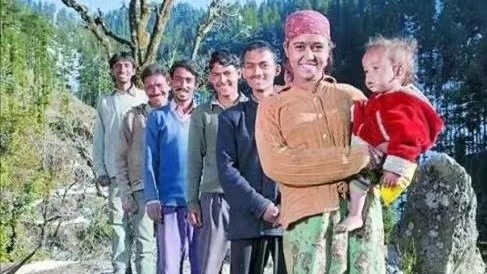 尼泊尔五个兄弟娶一个媳妇儿,尼泊尔一妻多夫制的家庭孩子归属