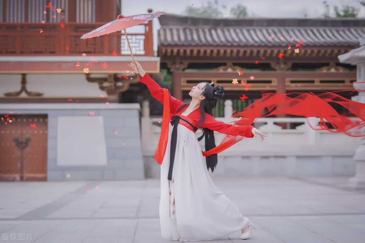 故事：她是王府家奴，得王爷宠爱被求娶，可大婚当晚新郎却换了人