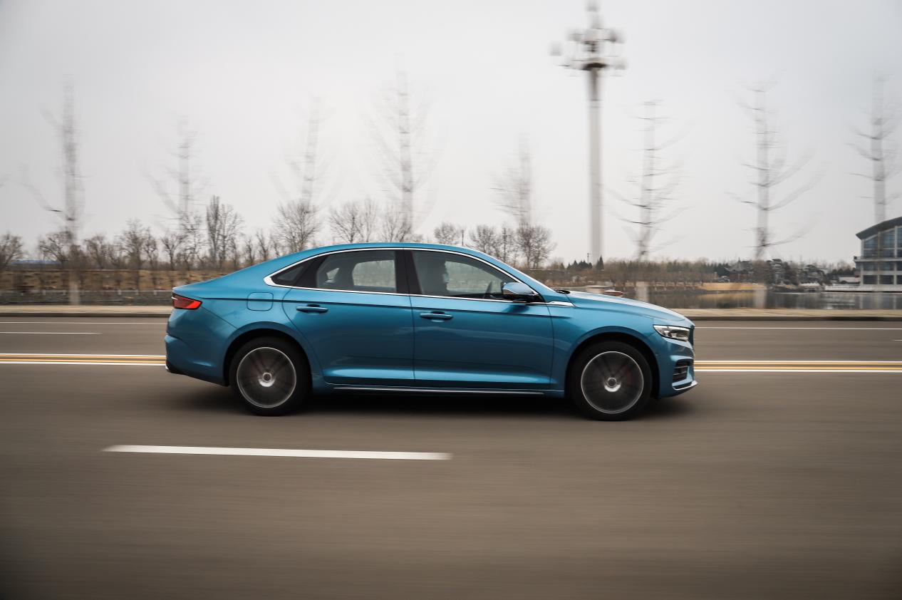 年轻先从动力开始试驾吉利星瑞,颜值才华全都要深度试驾吉利星锐