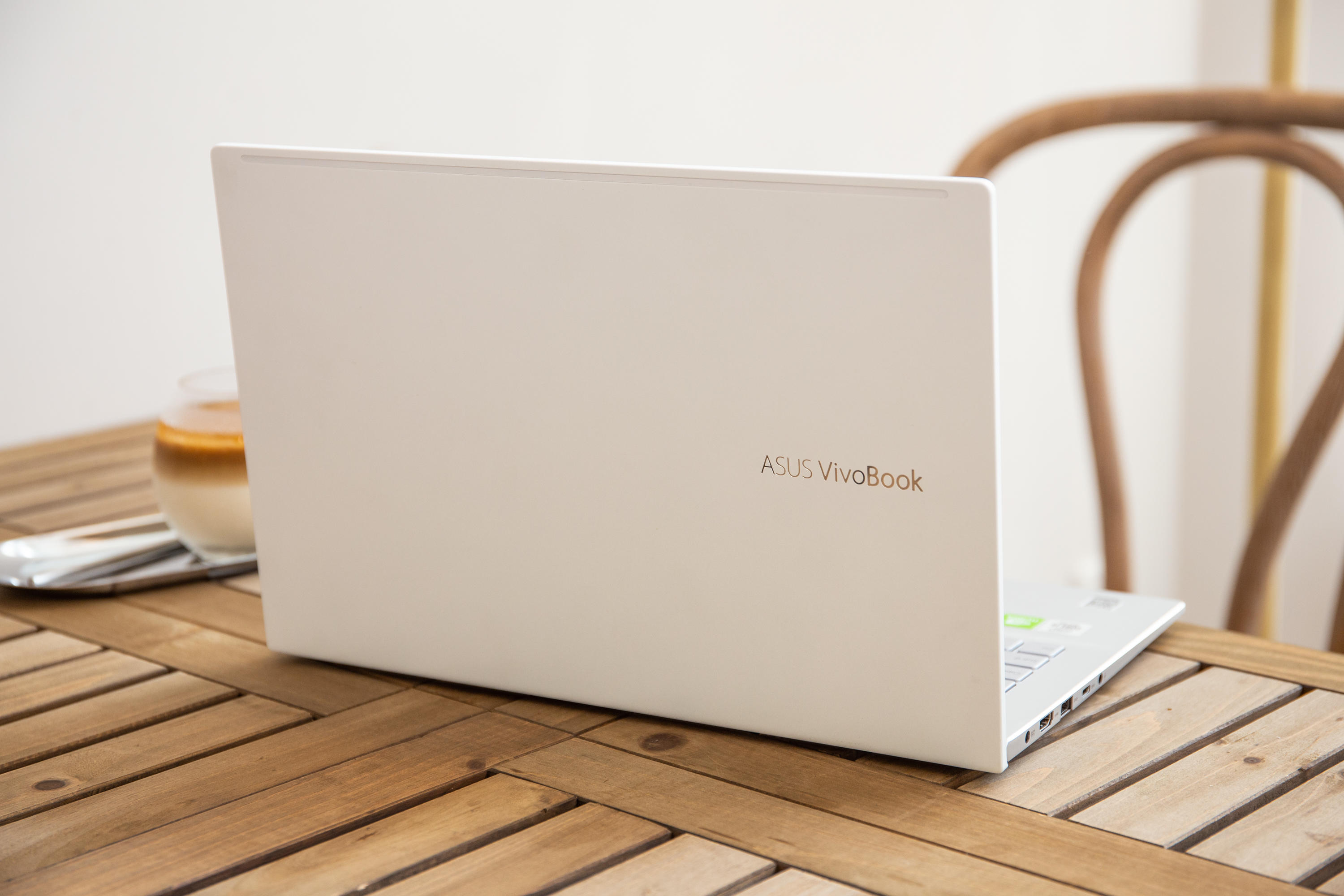 为什么白色更受欢迎呢,为什么白色手机最经典