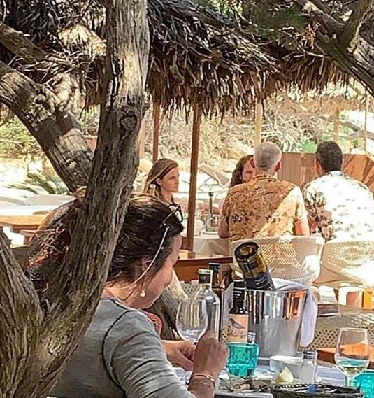 赫敏结婚了,赫敏最终和谁结了婚