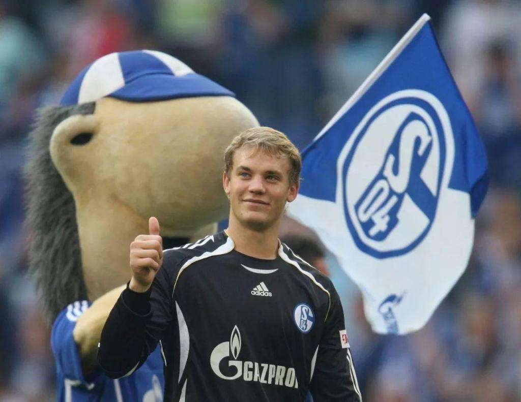 改变门将定位的人诺伊尔,诺伊尔为什么当门将