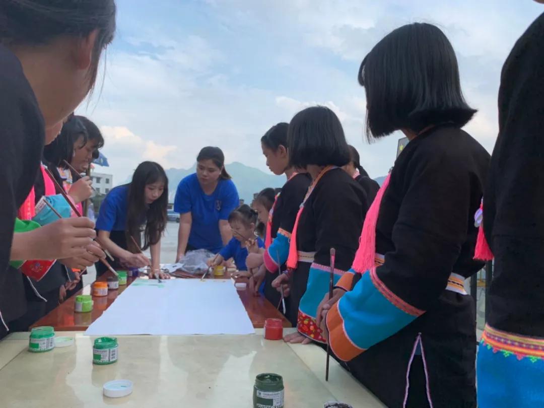 这帮人五一用爱心启航，一起为广西凌云大山的孩子点燃艺术之梦！
