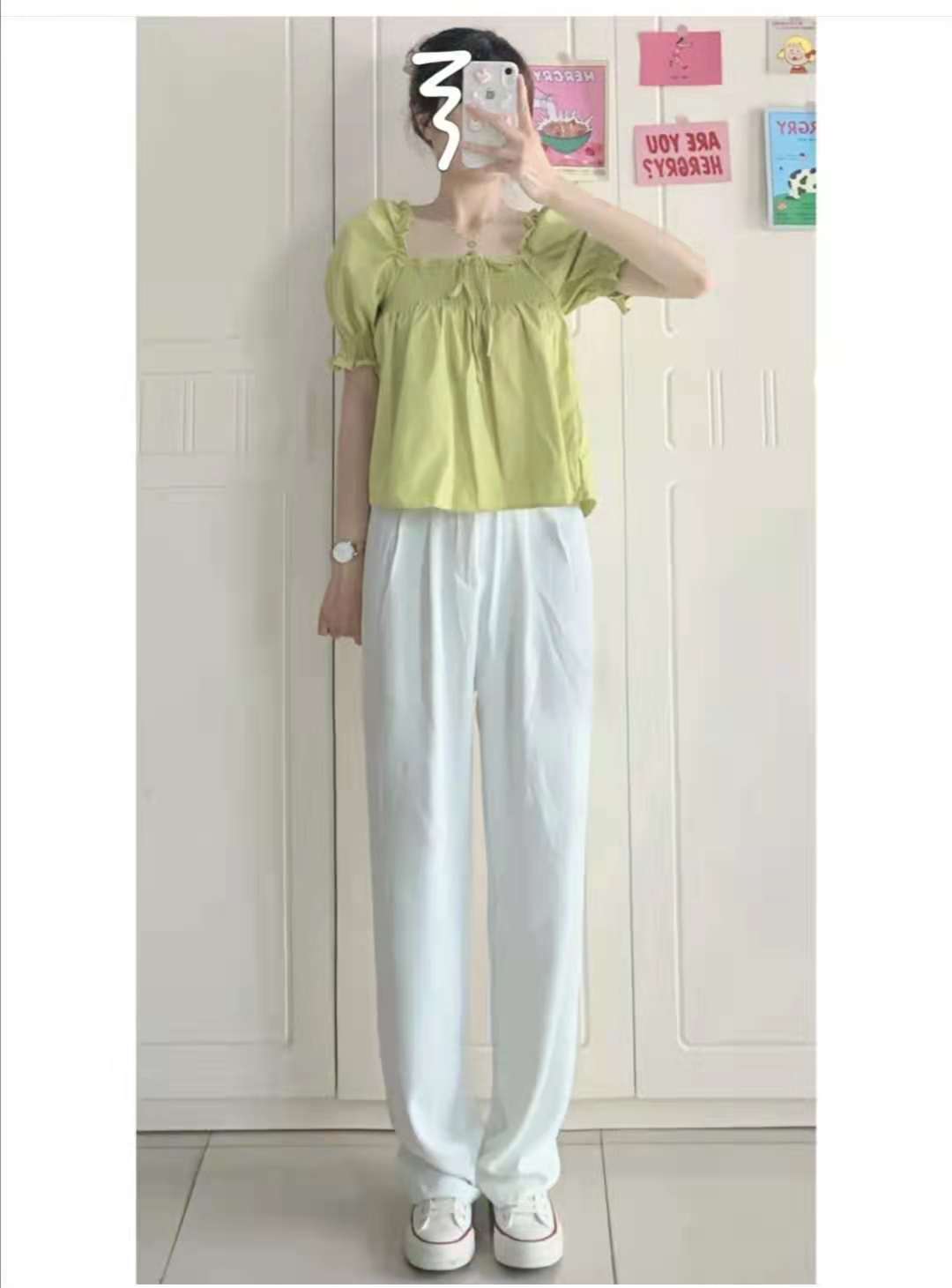 夏天米白色上衣配什么颜色裤子,白色小香风上衣搭配什么裤子好看