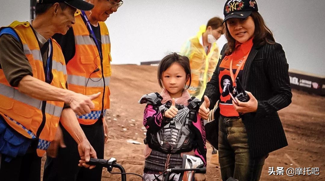 这摩托真好喝。。。不对....这酒真好骑！