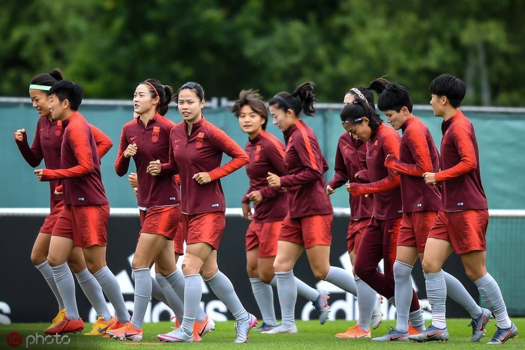 止步8强却虽败犹荣！女足姑娘们球场外的一面也让男足汗颜