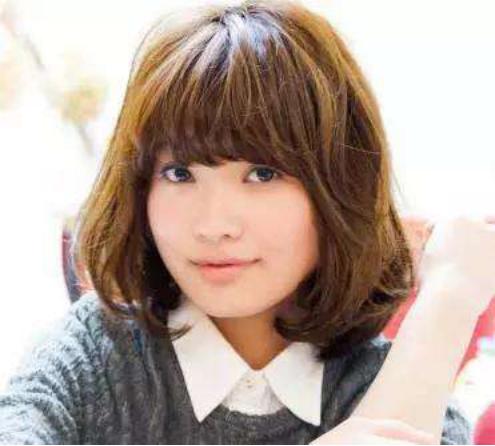 外国女人为什么喜欢染发,英国美女来到中国游玩