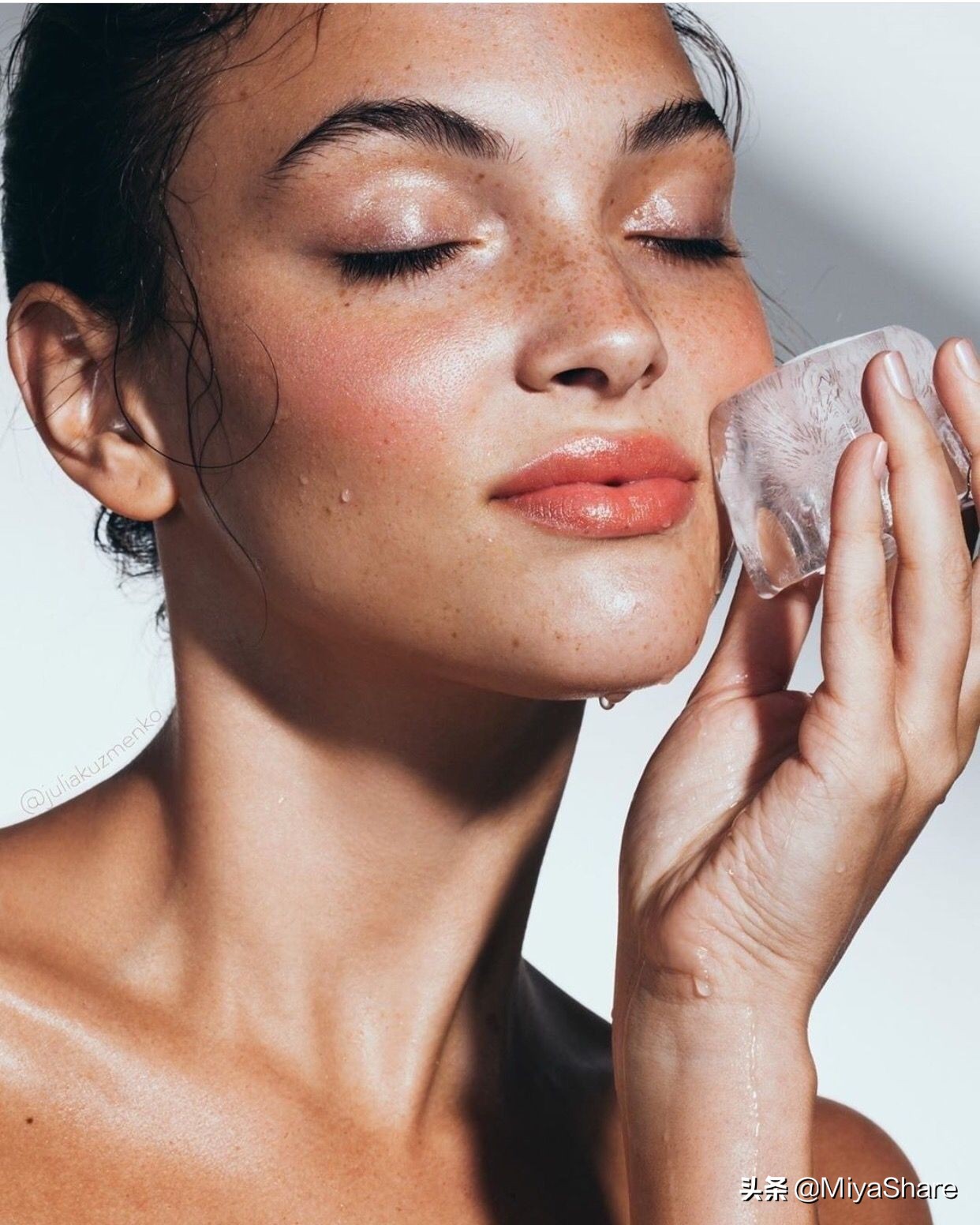 讲真,上了年纪维C精华真不能少!用和不用差别太大,看完就明白