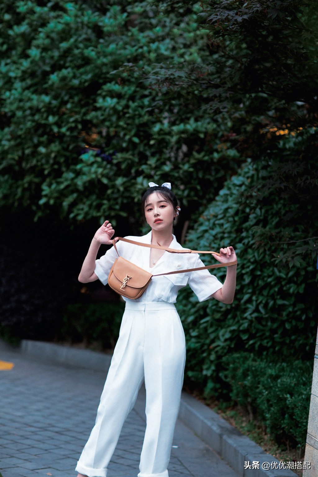 阚清子穿搭图片大全,阚清子一袭白纱裙仙气十足
