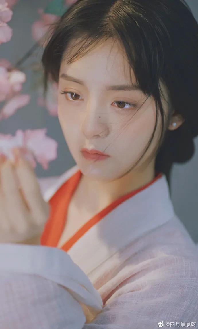 00后女孩演绎四大名著美女,凭一个造型火出圈,200万网友点赞