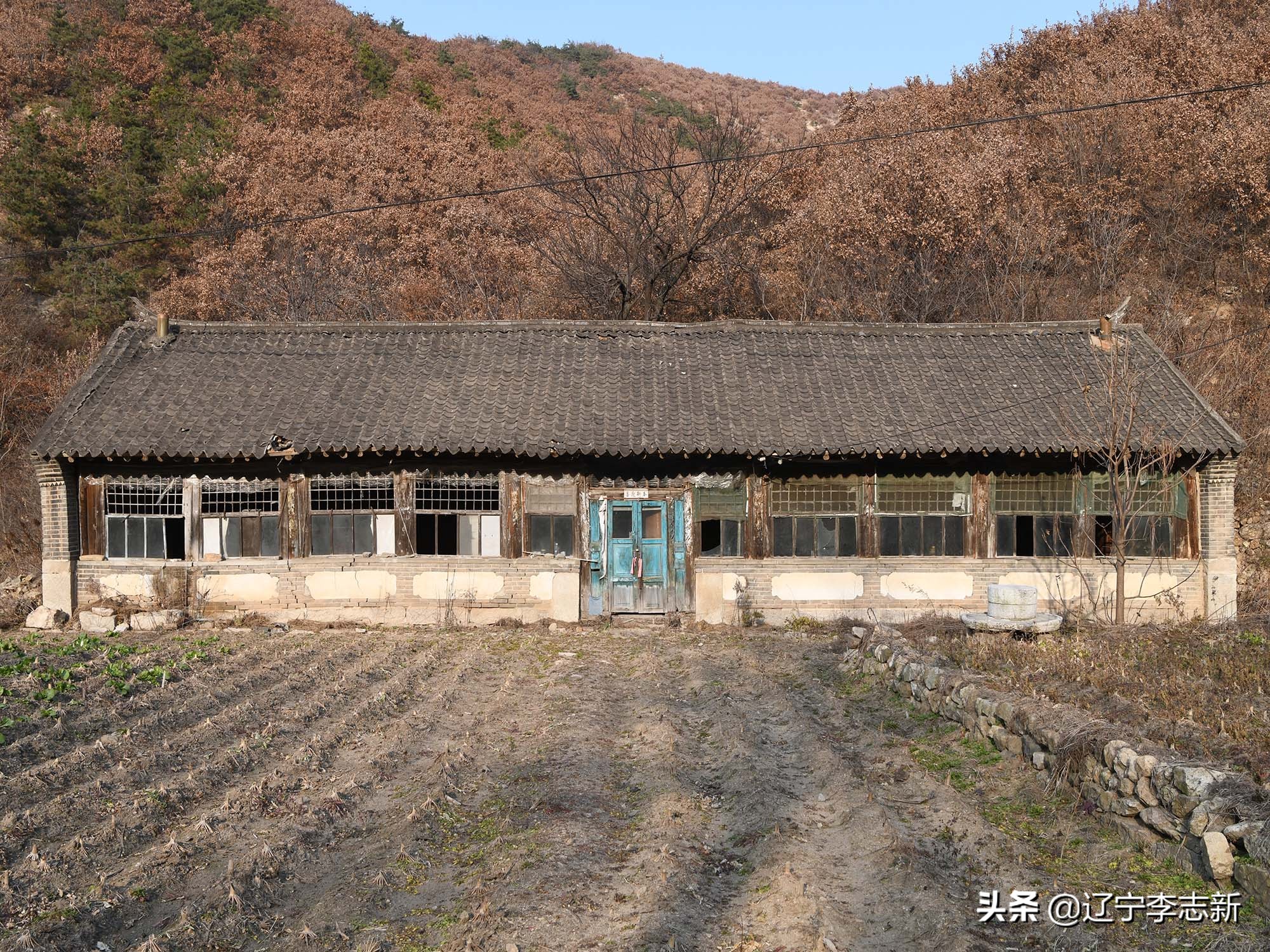 深山孤村老屋,老屋人去楼空无人居住