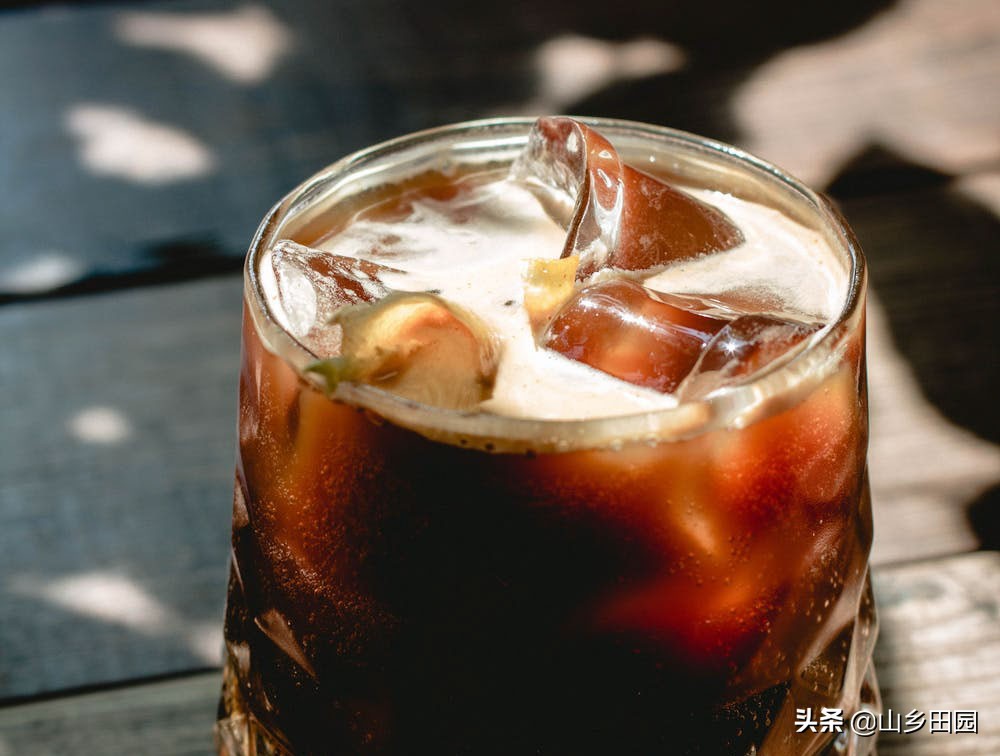 c罗发布会上拒喝可乐,c罗发布会喝可乐