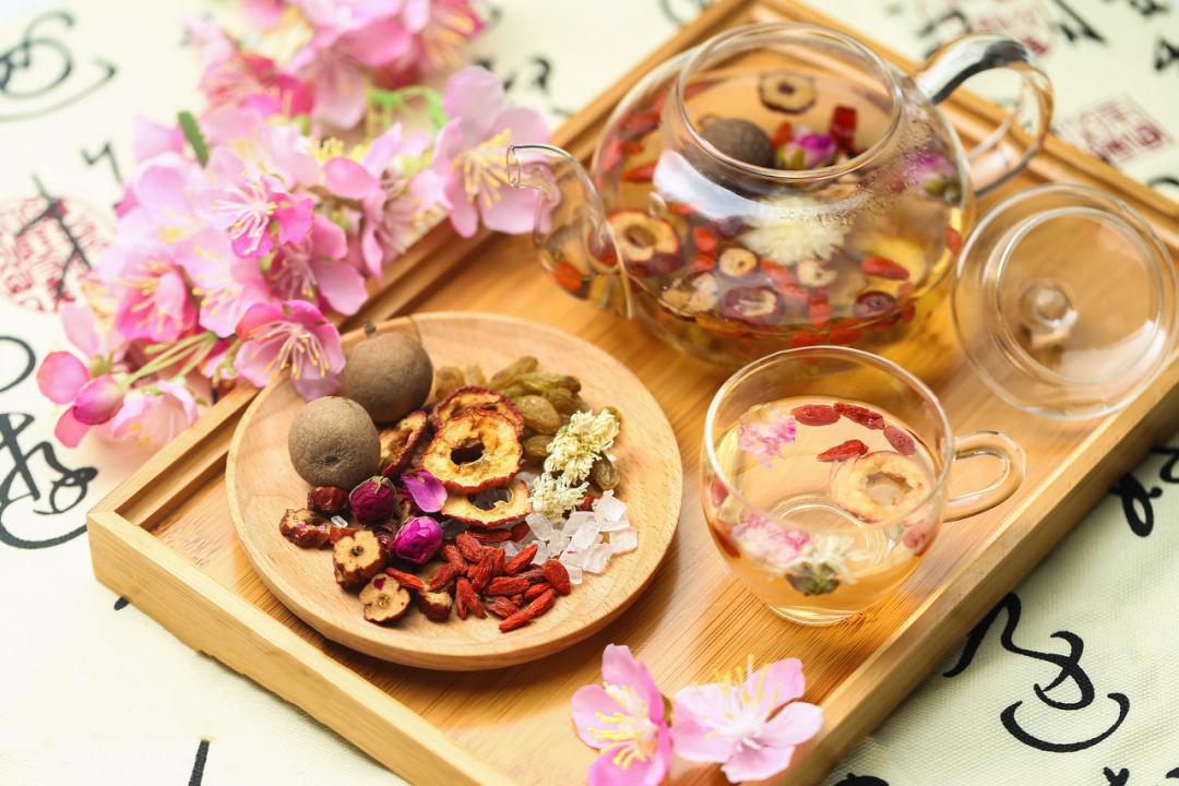 春夏之交，用好几个食疗方，浮肿、面黄、眼袋，轻松祛除