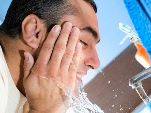 哪款洗面奶温和又好用洗脸超干净,男士洗面奶温和泡沫绵密