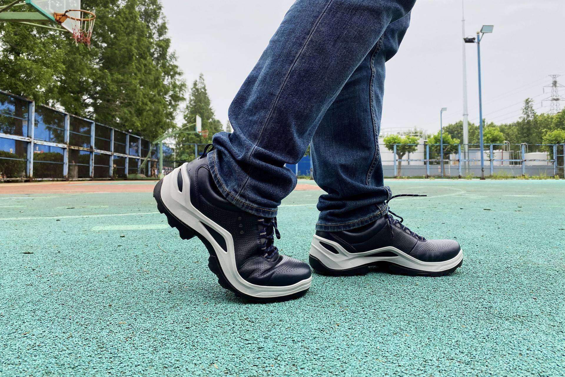 不输耐克阿迪的国产鞋,耐克阿迪舒适的高帮鞋测评