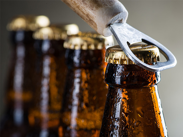 干啥都想来两杯，爱喝啤酒的人，最好记住这5点，借酒助兴全靠它