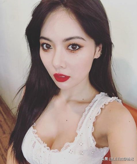 原来你是这样的泫雅，可可爱如美少女，也可性感到挪不开眼