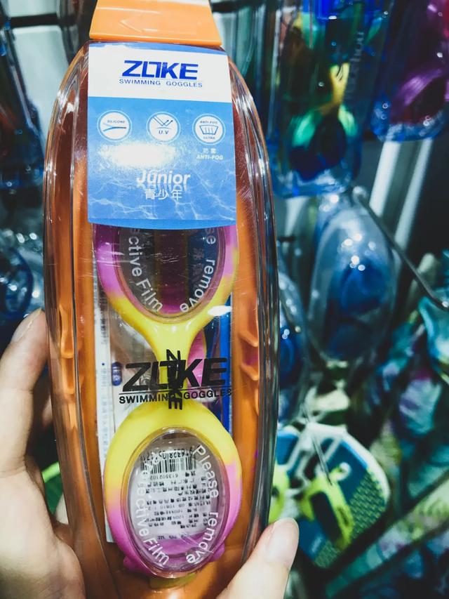 儿童游泳要泳帽吗,宝宝游泳用戴泳帽吗