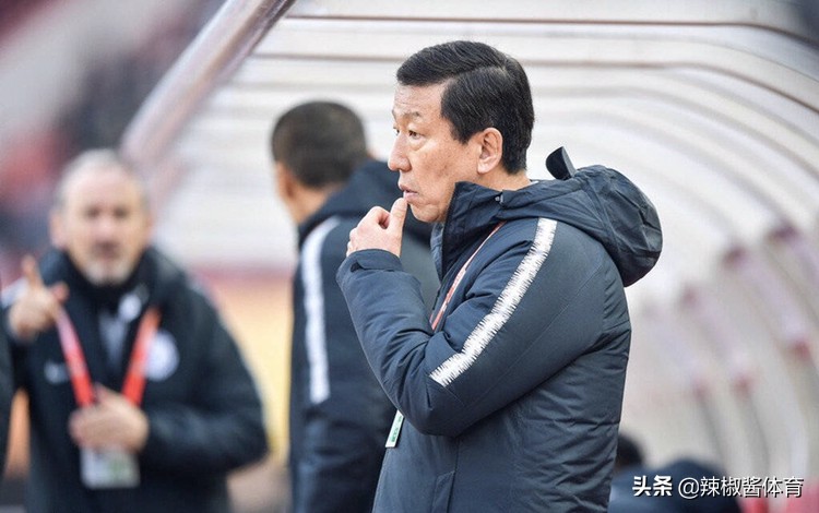 崔康熙还会打足球吗,崔康熙年轻的时候踢过球吗