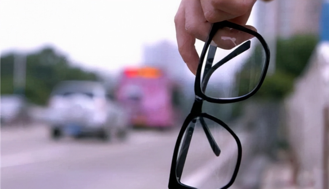 便宜老花镜有什么危害,网上便宜的老花镜对眼睛有伤害吗