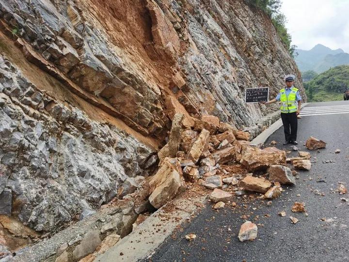 地方最新暴雨预警,黔南大到暴雨预警