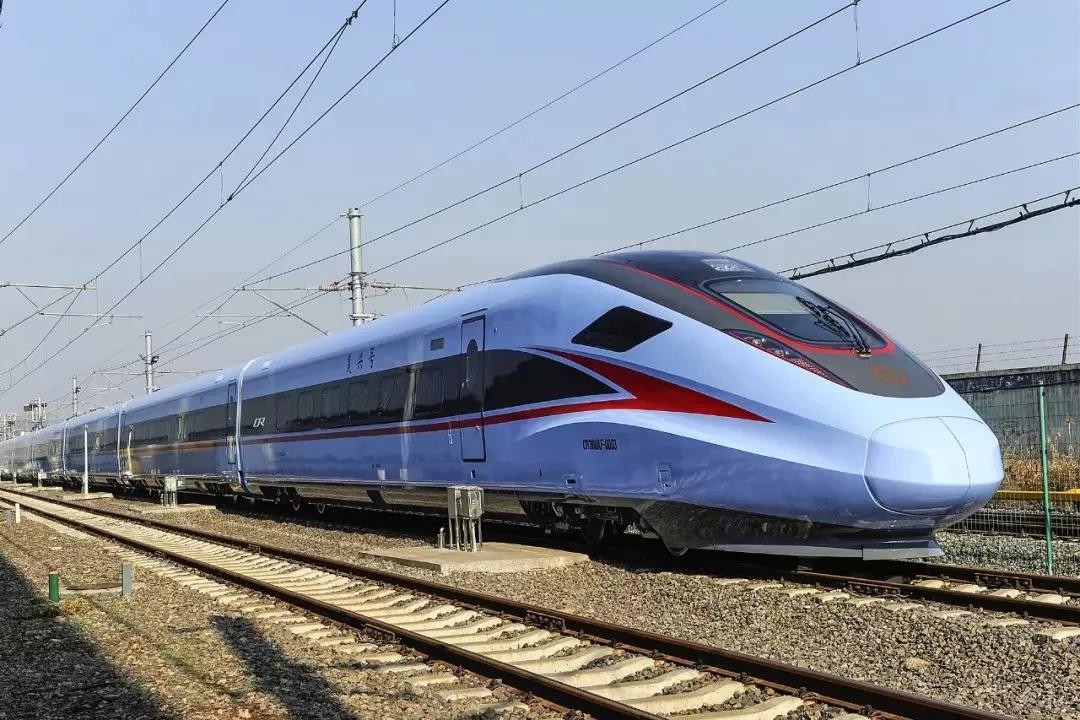 高铁列车视频和谐号vs复兴号,高铁和谐号和复兴号交会的视频