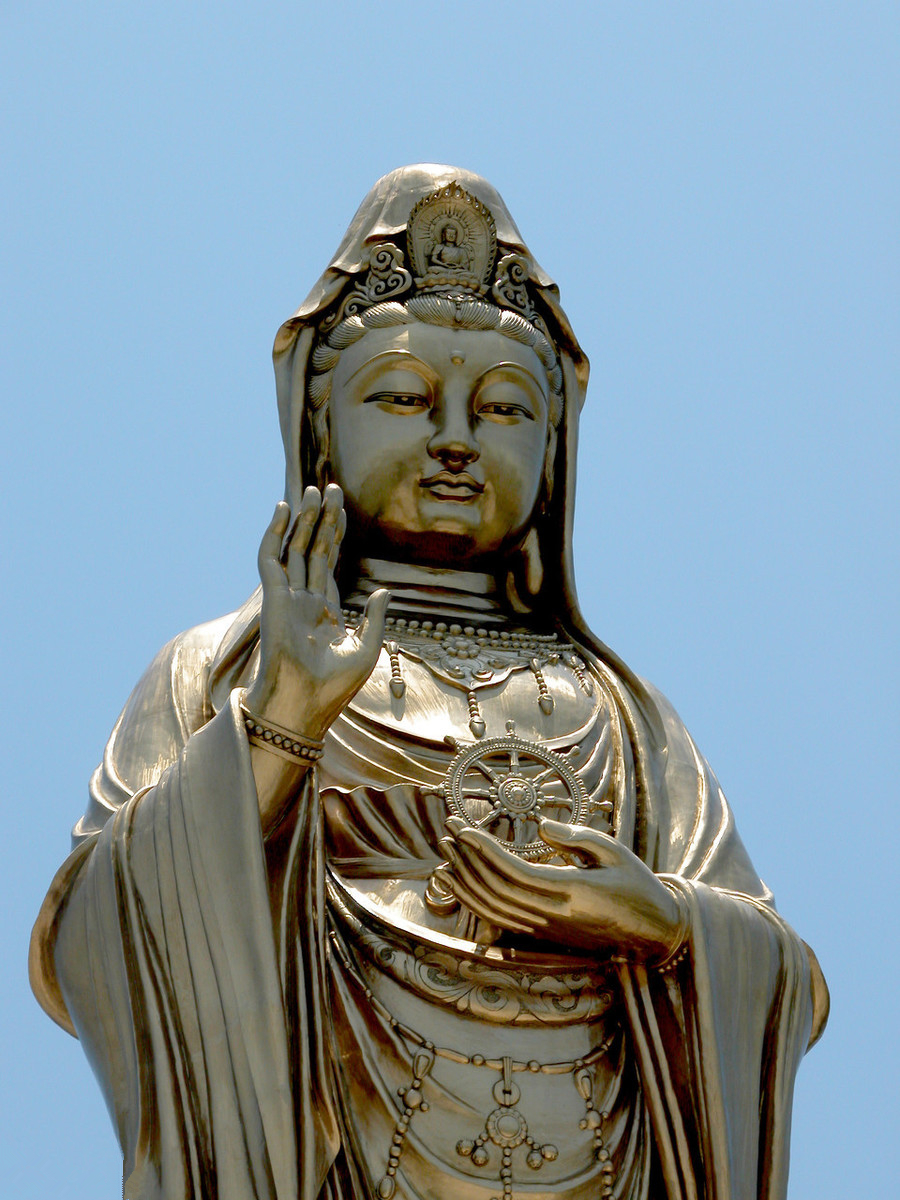 能不能穿金戴银去寺庙,一般人最好不要戴佛像的配饰